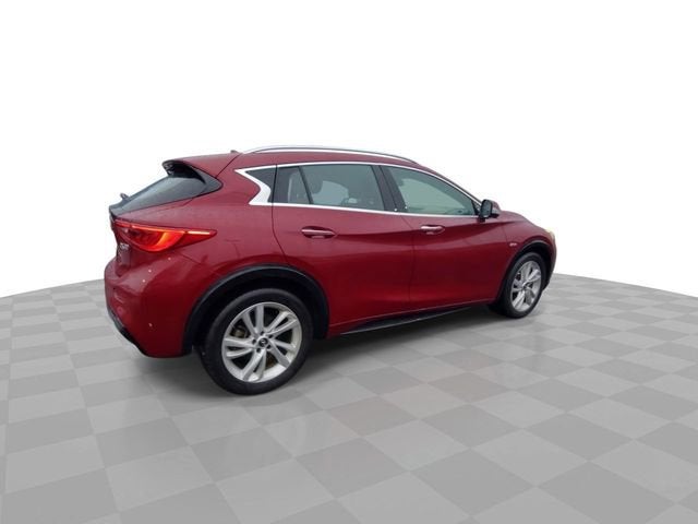 2017 INFINITI QX30 Premium