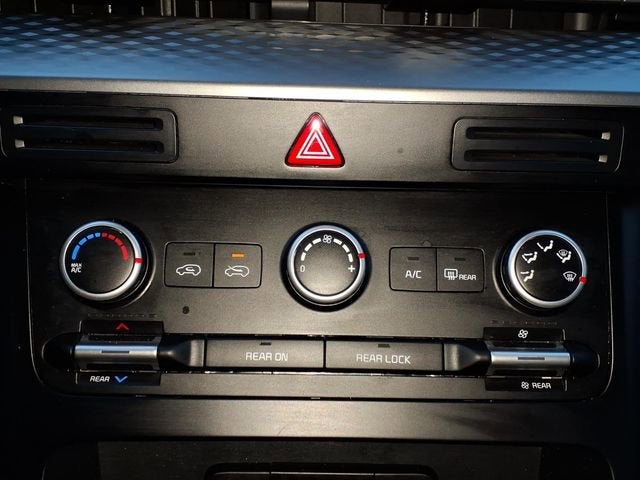 2023 Kia Carnival LX