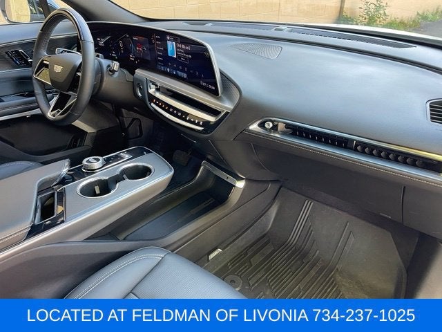 2024 Cadillac LYRIQ Luxury 2