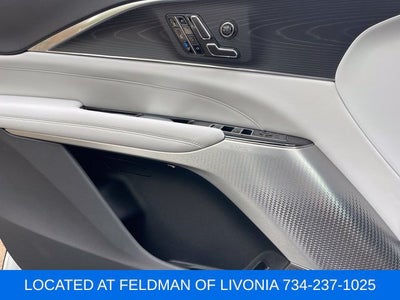 2024 Cadillac LYRIQ Luxury 2