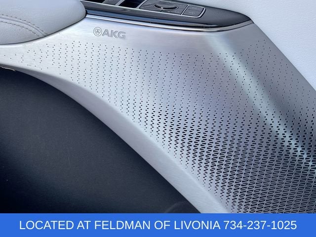 2024 Cadillac LYRIQ Luxury 2