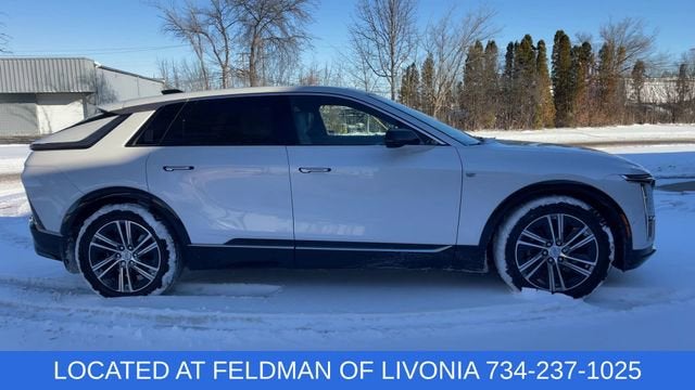 2024 Cadillac LYRIQ Luxury 2