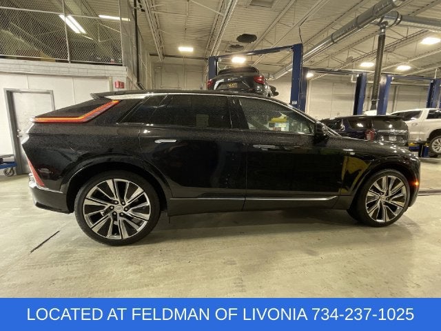 2024 Cadillac LYRIQ Luxury 3
