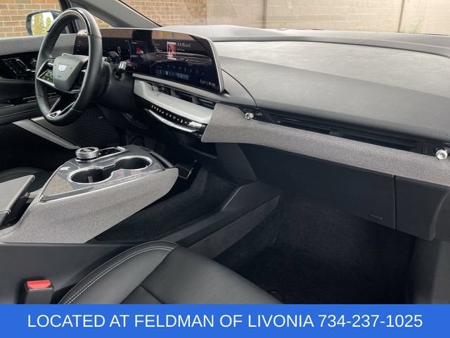 2025 Cadillac OPTIQ Luxury 2