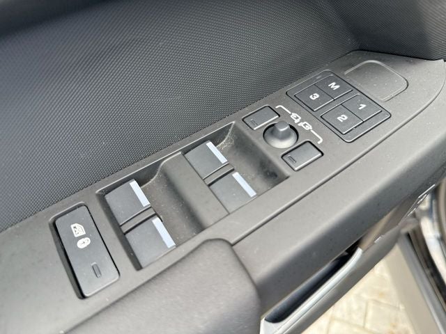 2025 Land Rover Defender 110 S