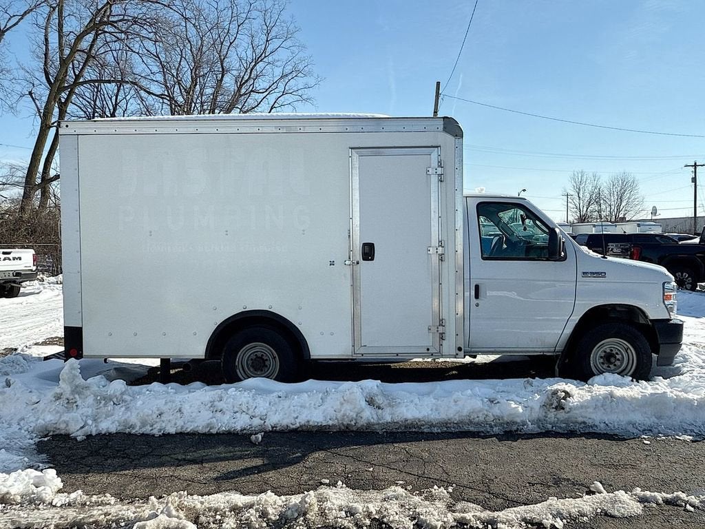 2022 Ford E-Series Cutaway E-350 SRW 138" WB