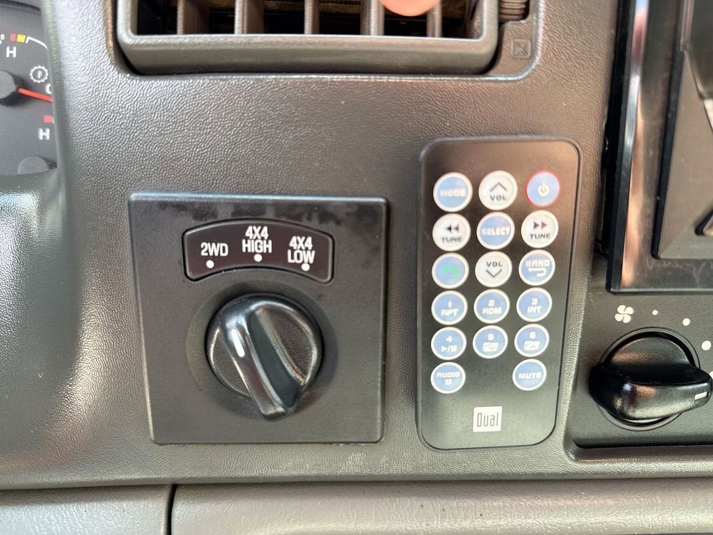 2004 Ford Super Duty F-350 SRW XL