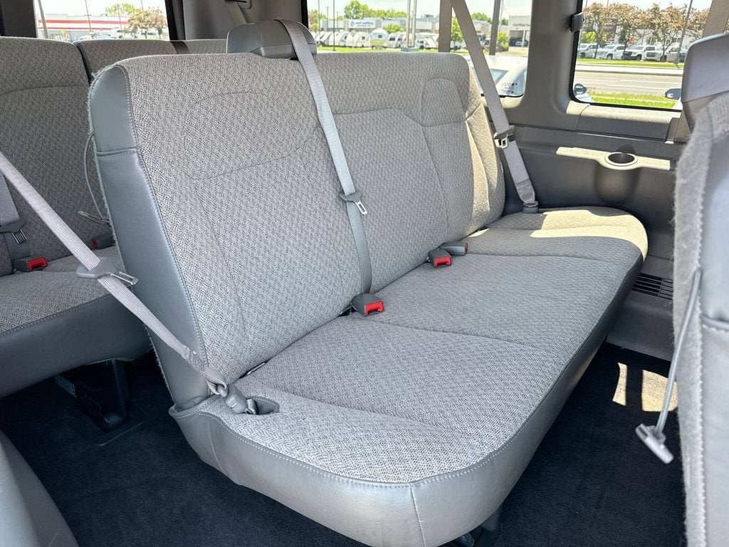 2022 Chevrolet Express Passenger 2500 1LT