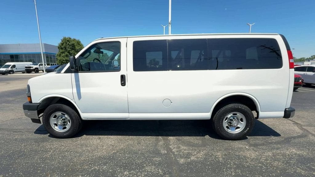 2022 Chevrolet Express Passenger 2500 1LT