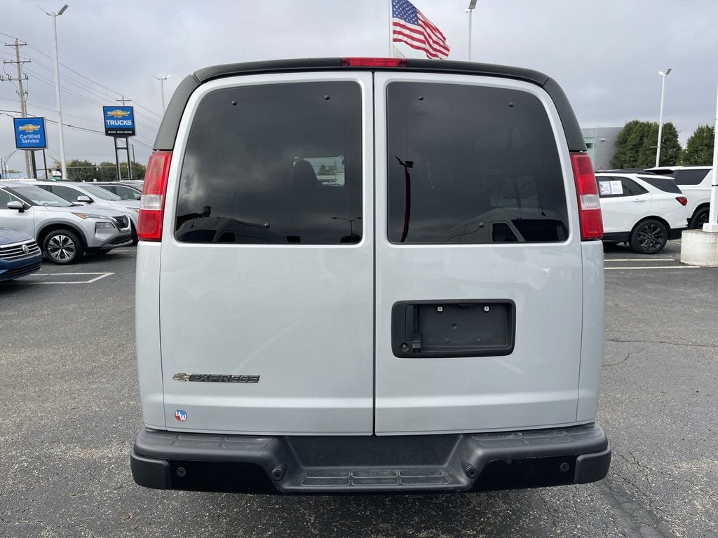 2023 Chevrolet Express Passenger 3500 LS