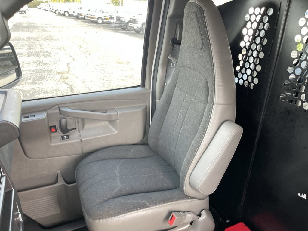 2025 Chevrolet Express Cargo WT