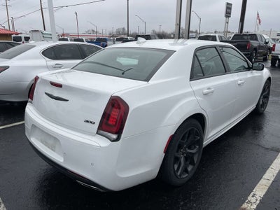 2022 Chrysler 300 Touring L