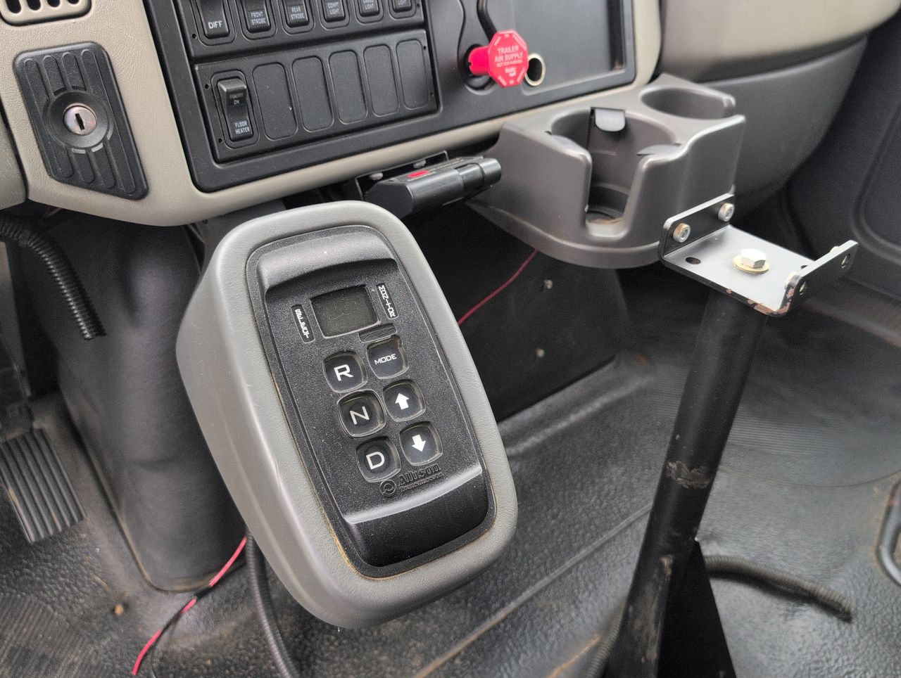 2014 INTERNATIONAL 4100 NA