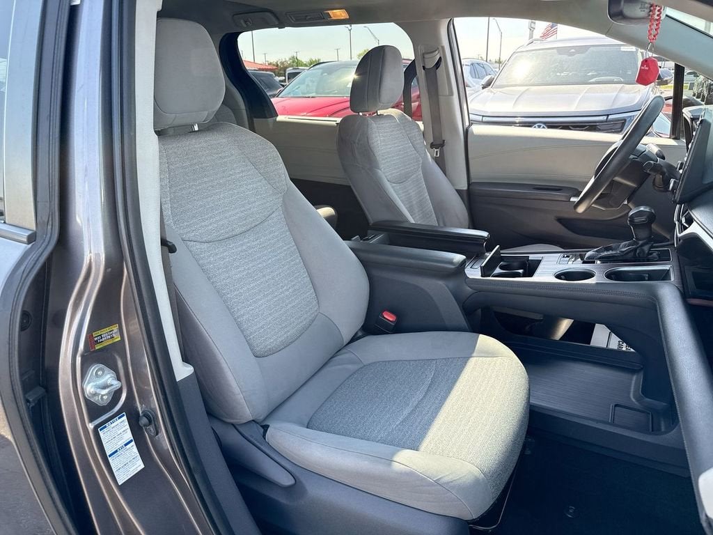 2021 Toyota Sienna LE