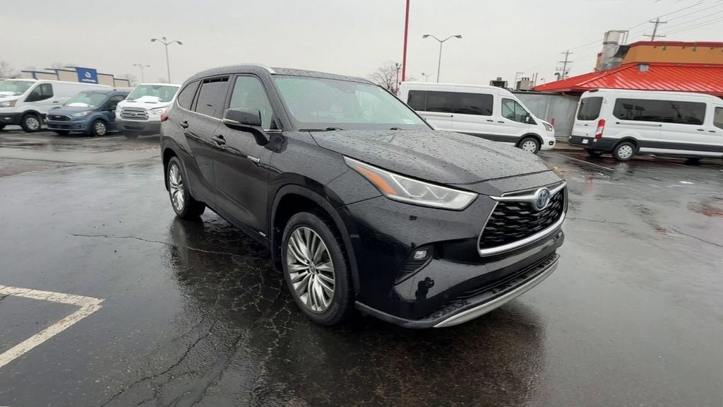 2021 Toyota Highlander Hybrid Platinum
