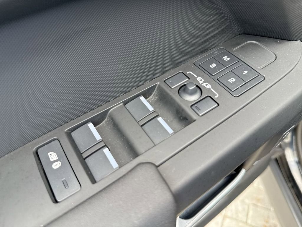 2025 Land Rover Defender S