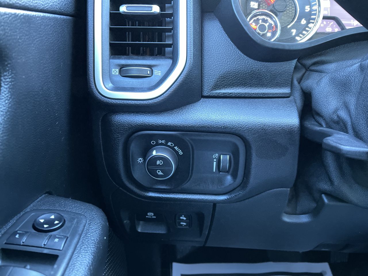 2021 RAM 1500 Big Horn Quad Cab 4x4 6'4" Box