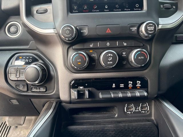 2020 RAM 1500 Big Horn Crew Cab 4x4 5'7" Box