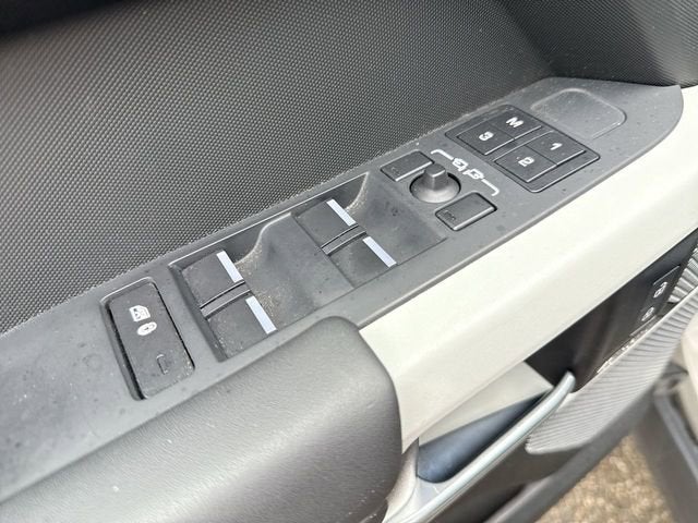 2023 Land Rover Defender X-Dynamic SE