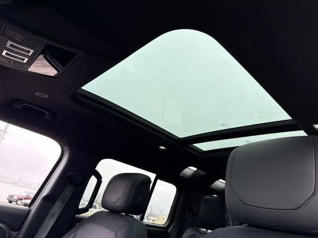 2023 Land Rover Defender X-Dynamic SE